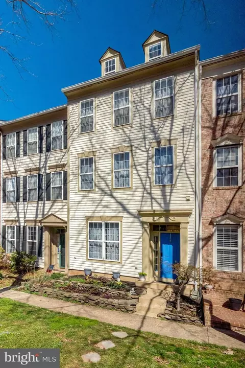 Exterior - 43546 Mink Meadows St, Chantilly, VA 20152 photo 2 of 5