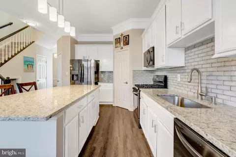 Kitchen - 43546 Mink Meadows St, Chantilly, VA 20152 photo 2 of 3