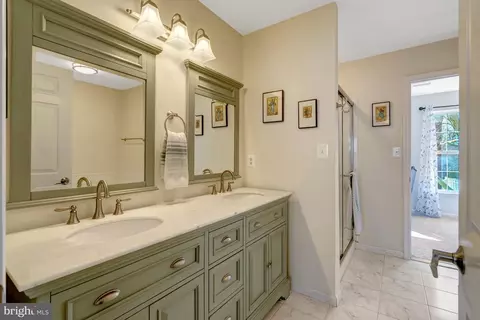 Bath - 43546 Mink Meadows St, Chantilly, VA 20152 photo 2 of 5