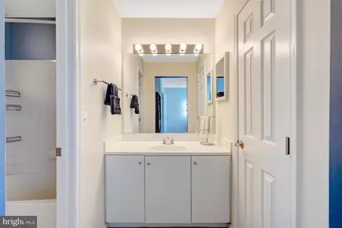 Bath - 43546 Mink Meadows St, Chantilly, VA 20152 photo 5 of 5