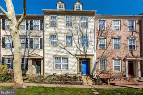 43546 Mink Meadows St, Chantilly, VA 20152
