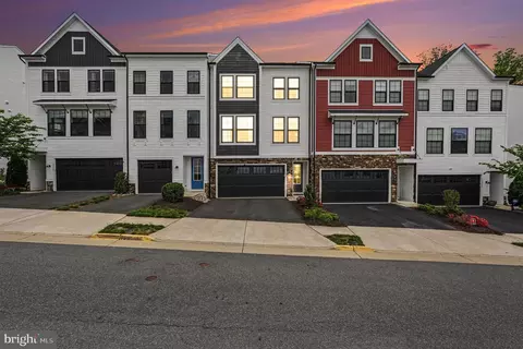 42244 Graves Mountain Ter, Chantilly, VA 20152