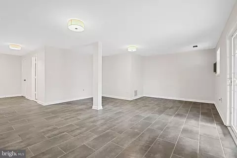 Living - 21 Aldridge Ct, Sterling, VA 20165 photo 2 of 3