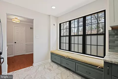 Entry Way - 21 Aldridge Ct, Sterling, VA 20165 photo 1 of 3