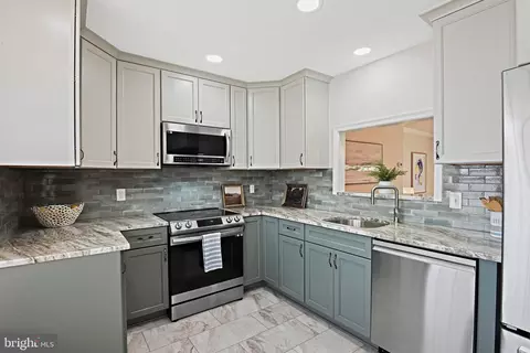 Kitchen - 21 Aldridge Ct, Sterling, VA 20165 photo 2 of 2