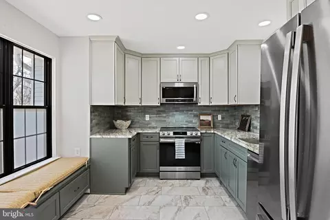 Kitchen - 21 Aldridge Ct, Sterling, VA 20165 photo 1 of 2
