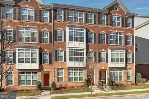 19277 Harlow Sq #D-422, Leesburg, VA 20176