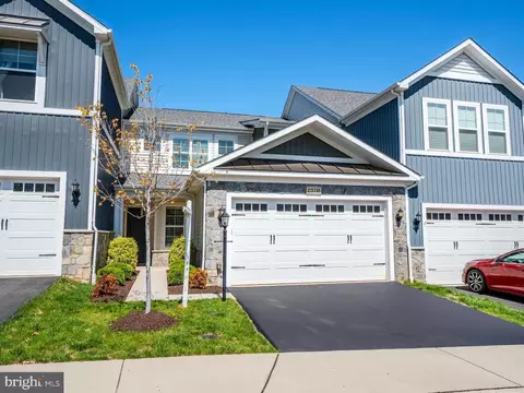 Exterior - 23716 September Sun Sq, Ashburn, VA 20148 photo 2 of 8