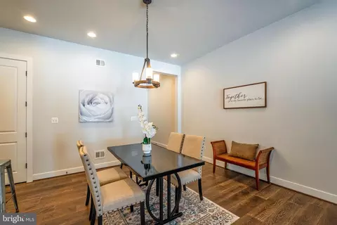 Dining - 23716 September Sun Sq, Ashburn, VA 20148 photo 3 of 3