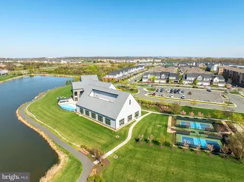 View/Area - 23716 September Sun Sq, Ashburn, VA 20148 photo 4 of 8