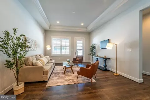 Living - 23716 September Sun Sq, Ashburn, VA 20148 photo 1 of 3