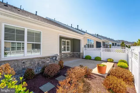 Exterior - 23716 September Sun Sq, Ashburn, VA 20148 photo 5 of 8