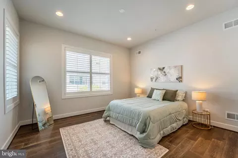 Bedroom - 23716 September Sun Sq, Ashburn, VA 20148 photo 1 of 5