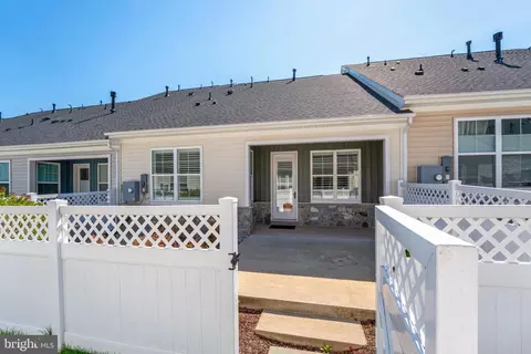Exterior - 23716 September Sun Sq, Ashburn, VA 20148 photo 7 of 8
