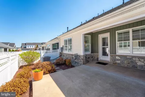 Exterior - 23716 September Sun Sq, Ashburn, VA 20148 photo 6 of 8