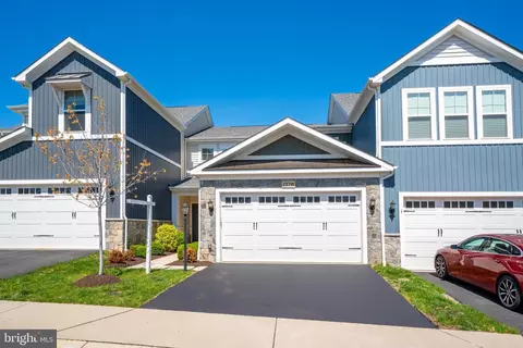 Exterior - 23716 September Sun Sq, Ashburn, VA 20148 photo 3 of 8