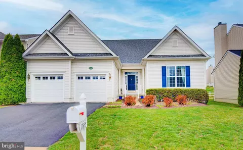 17655 Cleveland Park Dr, Round Hill, VA 20141