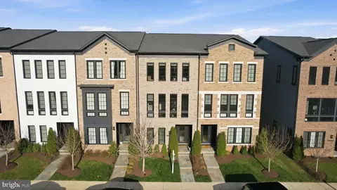 20388 Roslindale Dr, Ashburn, VA 20147