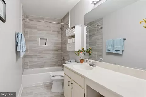 Bath - 21134 Dray Ter, Ashburn, VA 20147 photo 4 of 5