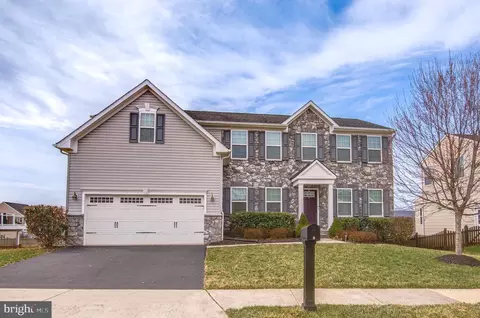9 Fox Meadow Dr, Lovettsville, VA 20180