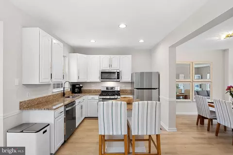 Kitchen - 20392 Farmgate Ter, Ashburn, VA 20147 photo 2 of 4