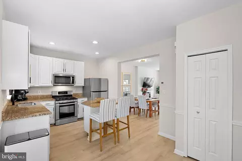 Kitchen - 20392 Farmgate Ter, Ashburn, VA 20147 photo 3 of 4