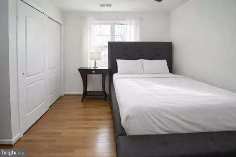 Bedroom - 25957 Donovan Dr, Chantilly, VA 20152 photo 4 of 5