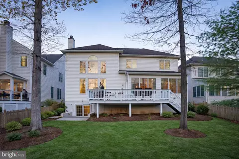 Exterior - 25957 Donovan Dr, Chantilly, VA 20152 photo 5 of 7