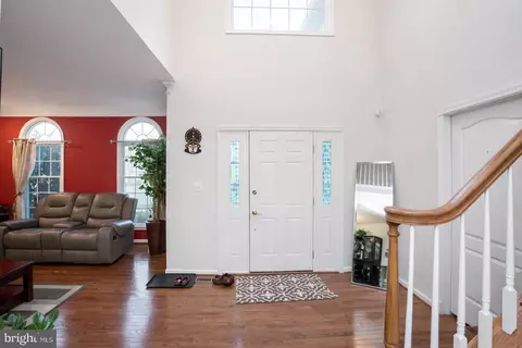 Entry Way - 25957 Donovan Dr, Chantilly, VA 20152 photo 2 of 12