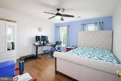 Bedroom - 25957 Donovan Dr, Chantilly, VA 20152 photo 2 of 5