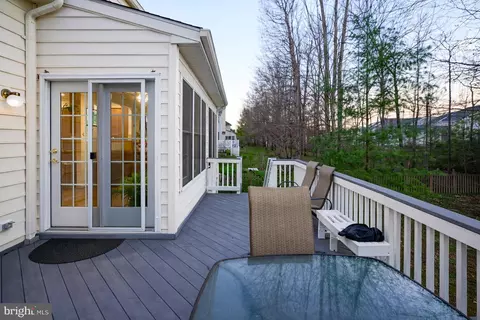 Exterior - 25957 Donovan Dr, Chantilly, VA 20152 photo 6 of 7