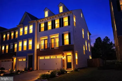 25294 Arrowroot Ter, Chantilly, VA 20152