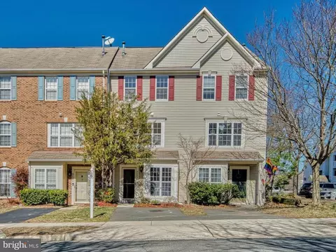 42996 Astell St, Chantilly, VA 20152