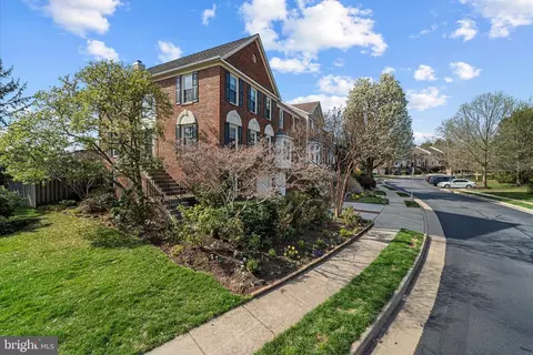 43451 Livery Sq, Ashburn, VA 20147 photo 5