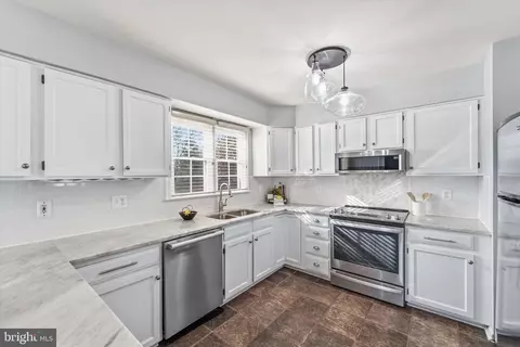 43451 Livery Sq, Ashburn, VA 20147 photo 9