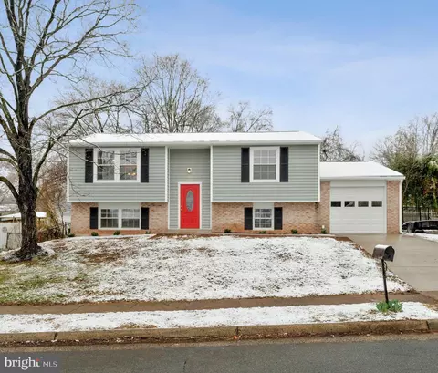 709 N Belfort St, Sterling, VA 20164