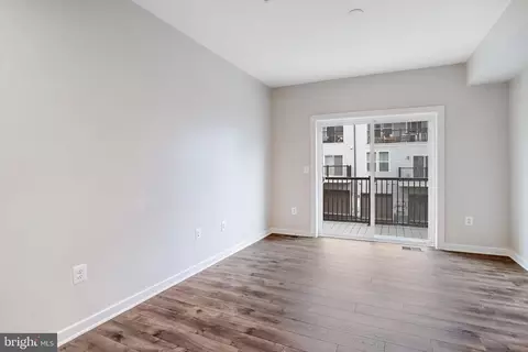 Living - 44499 Wolfhound Sq, Ashburn, VA 20147 photo 3 of 4