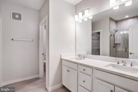 Entry Way - 44499 Wolfhound Sq, Ashburn, VA 20147 photo 8 of 9