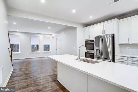 Entry Way - 44499 Wolfhound Sq, Ashburn, VA 20147 photo 5 of 9