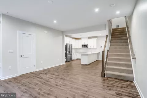 Entry Way - 44499 Wolfhound Sq, Ashburn, VA 20147 photo 2 of 9
