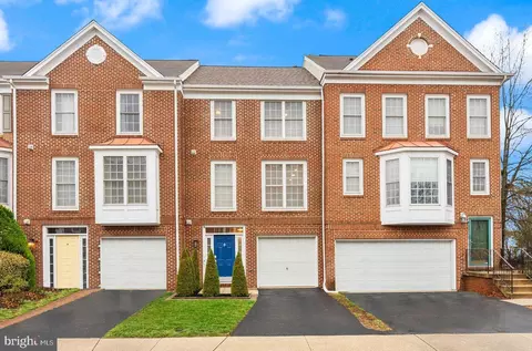 25213 Dunvegan Sq, Chantilly, VA 20152
