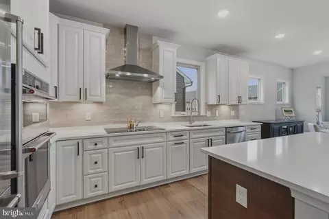 46337 Reddish Knob Dr, Sterling, VA 20164