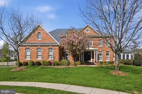 25770 Mayville Ct, Chantilly, VA 20152