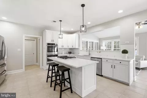 Kitchen - 19925 Interlachen Cir, Ashburn, VA 20147 photo 2 of 4