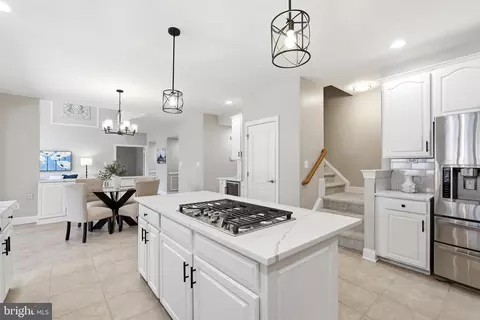 Entry Way - 19925 Interlachen Cir, Ashburn, VA 20147 photo 4 of 13