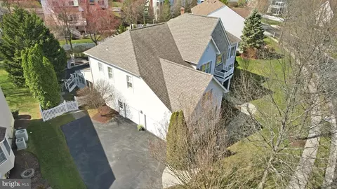 View/Area - 19925 Interlachen Cir, Ashburn, VA 20147 photo 3 of 7