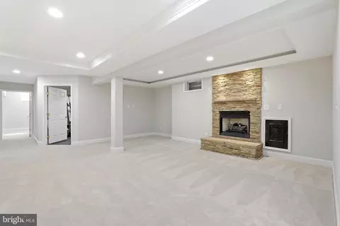 Living - 19925 Interlachen Cir, Ashburn, VA 20147 photo 7 of 11
