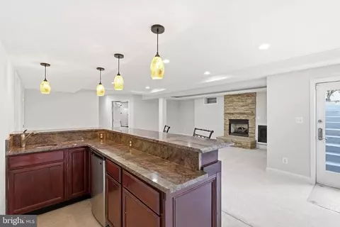 Living - 19925 Interlachen Cir, Ashburn, VA 20147 photo 8 of 11