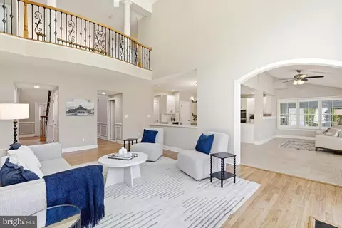 Living - 19925 Interlachen Cir, Ashburn, VA 20147 photo 6 of 11