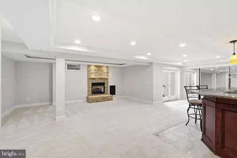 Living - 19925 Interlachen Cir, Ashburn, VA 20147 photo 11 of 11